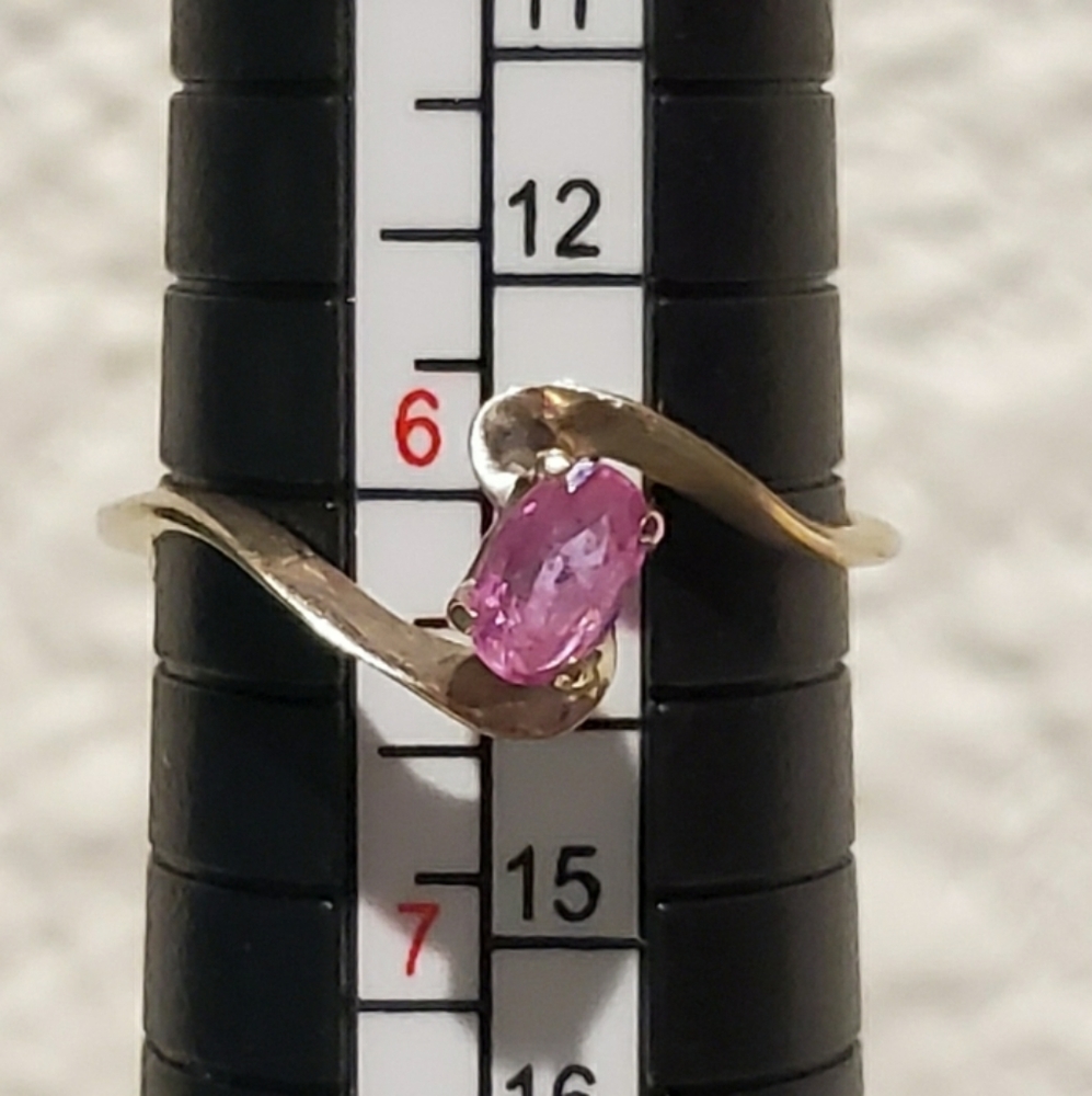 14k white gold ring with a pink gem. - Picture 2 of 6